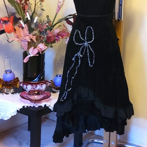 NWT Unique Designed Black Tiered Ruffle Midi Lined Skirt Lightweight M - Picture 1 of 6